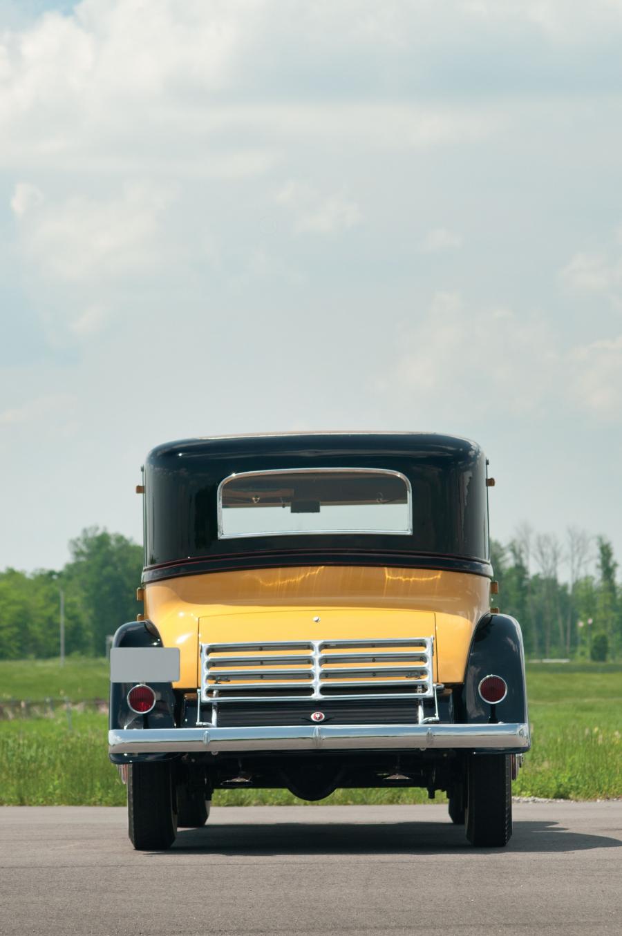  Cadillac Sixteen Madame X Club Sedan by Fleetwood 1930 года  (фото 13 из 20)